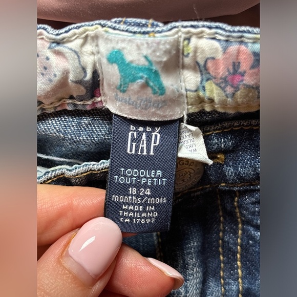 GAP - Girls Baby Kids Toddler Casual Denim Jeans with Animal&Floral Embroidery - Picture 2 of 5